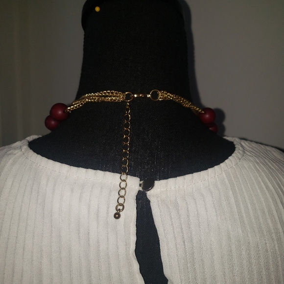 Eggplant/Fuchia beads necklace - Picture 3 of 6
